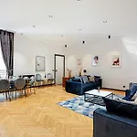 My Paris Apartments - Champs Elysées